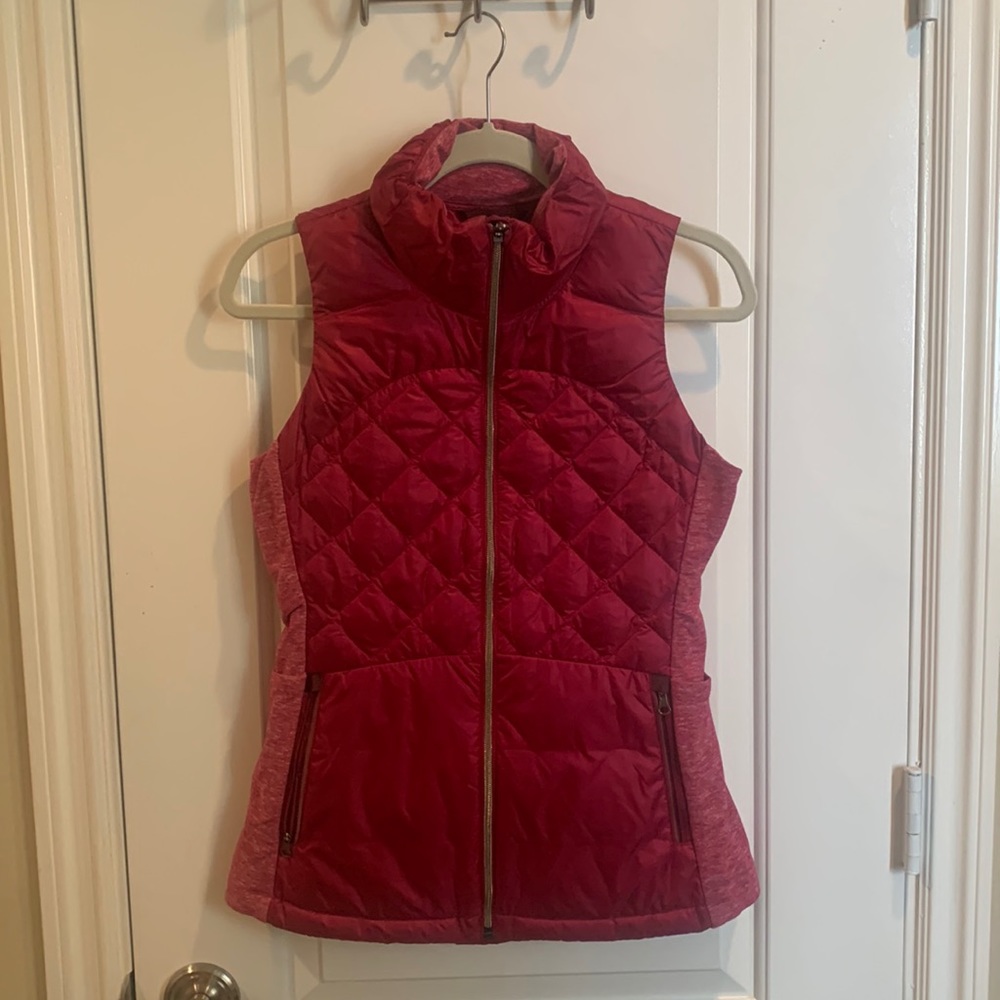 Lululemon Berry Puffer Vest Size 6
